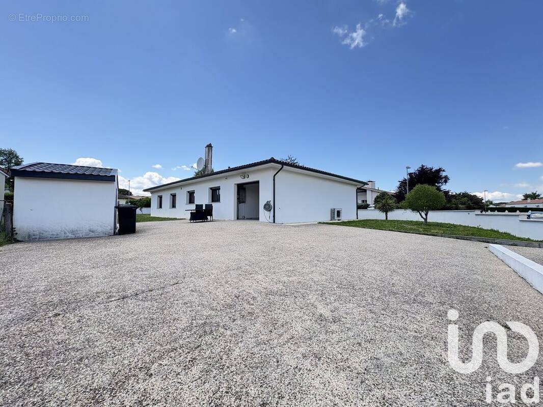 Photo 1 - Maison à MONTUSSAN