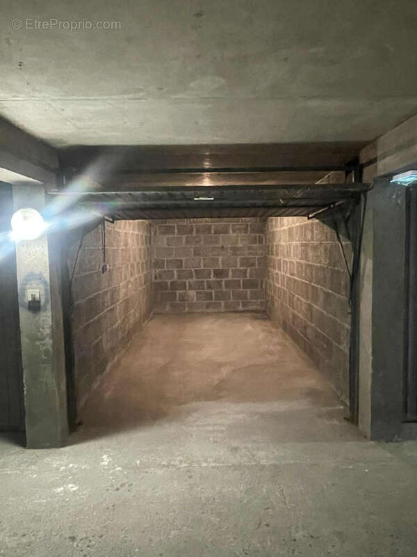 Parking à ECHIROLLES