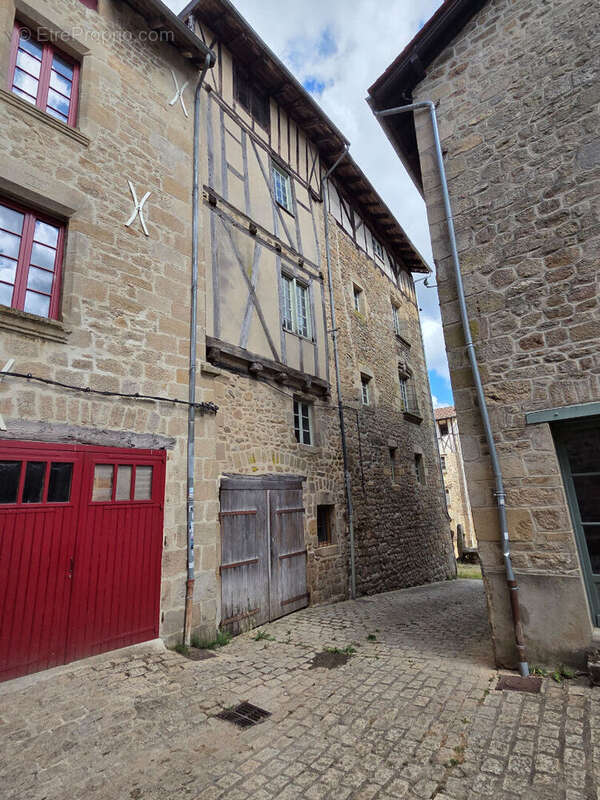 Maison à EYMOUTIERS
