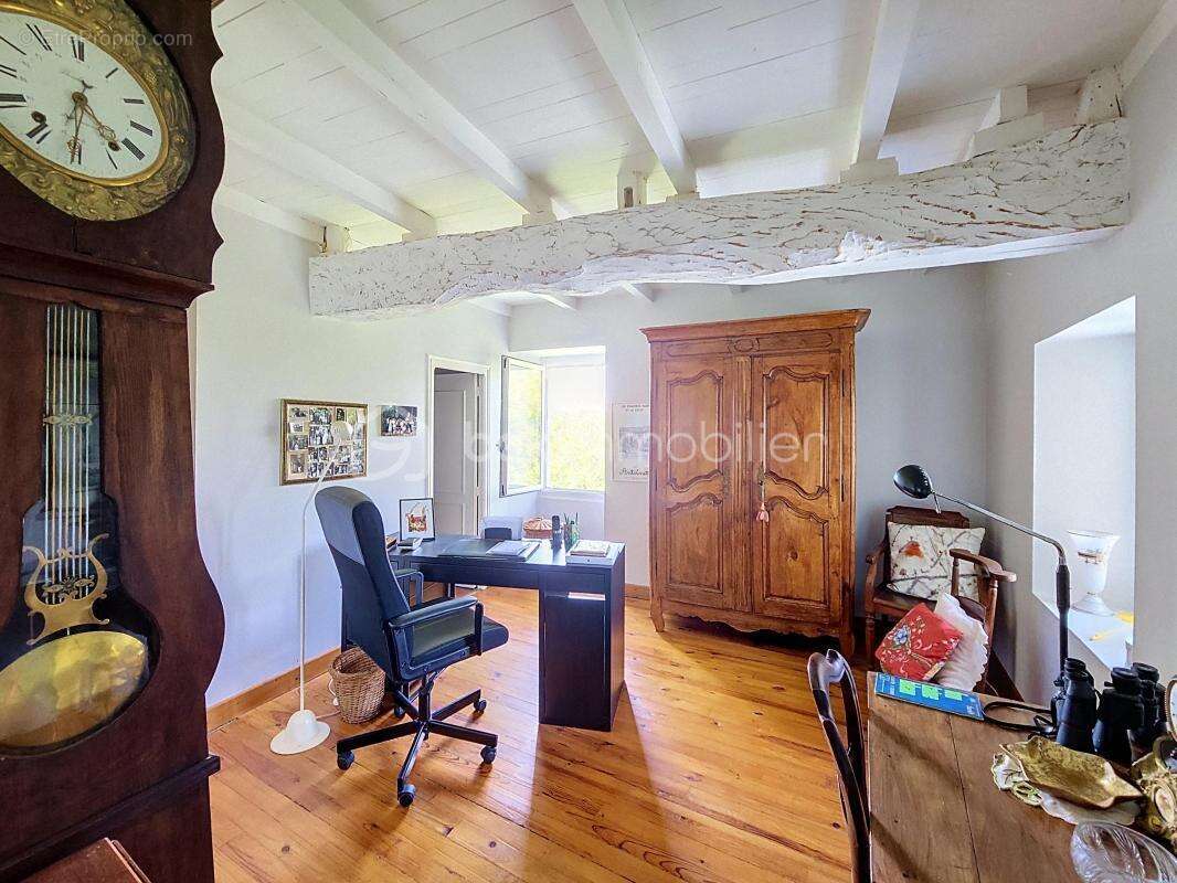 Du cachet et du charme pour cette confortable maison de 181m2. sur 1.1 hectare de terrain - photo 17