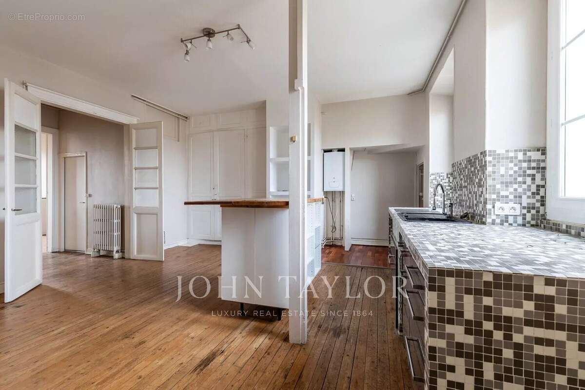 Appartement à rénover aux volumes généreux - Chartrons - John Taylor Bordeaux - photo 5