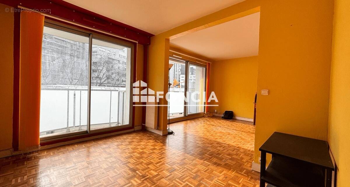 Appartement à PARIS-19E