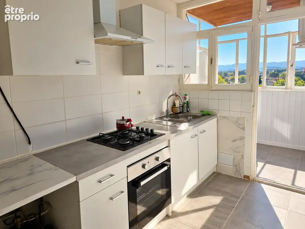 A vendre, special investisseur, residence parc saint louis, t3 en 4eme etage avec balcon et cave - photo 3