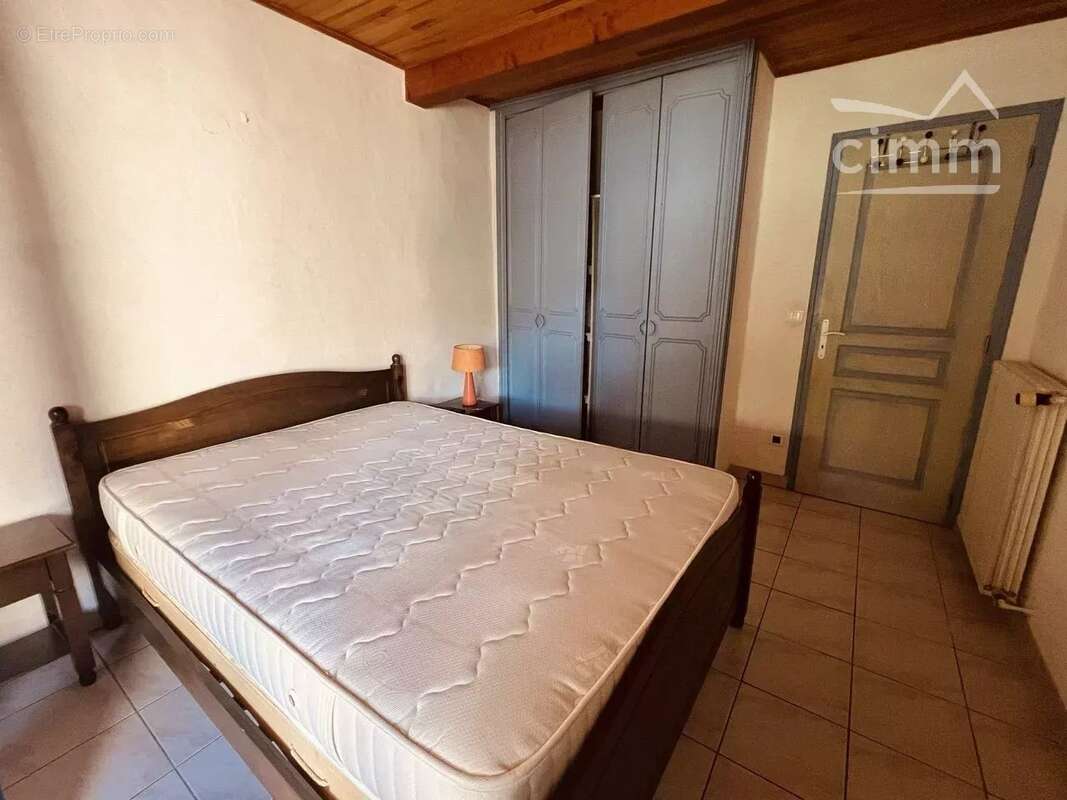 A vendre une grande maison avec jardin et garage - photo 14