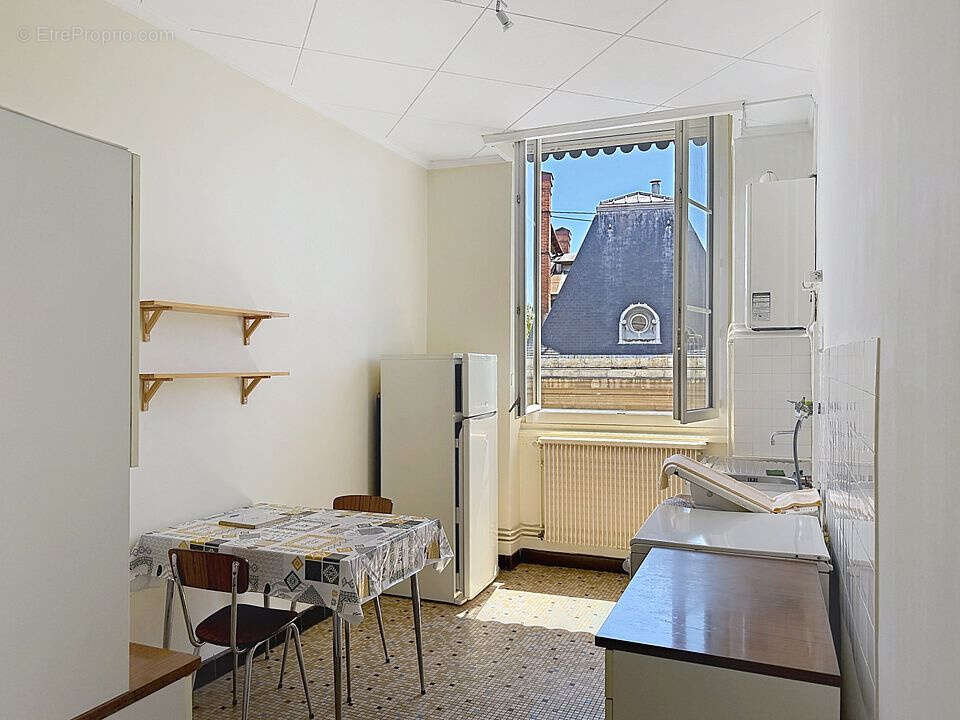 Lumineux T3, 71 m2 secteur mairie du 4 ème - photo 5