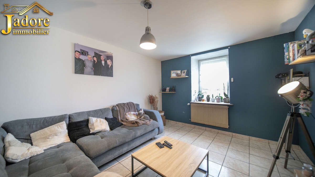 Maison à LA CHAPELLE-DEVANT-BRUYERES