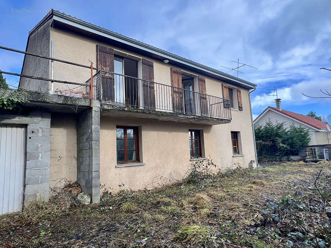 Maison à SAINT-GENES-CHAMPANELLE
