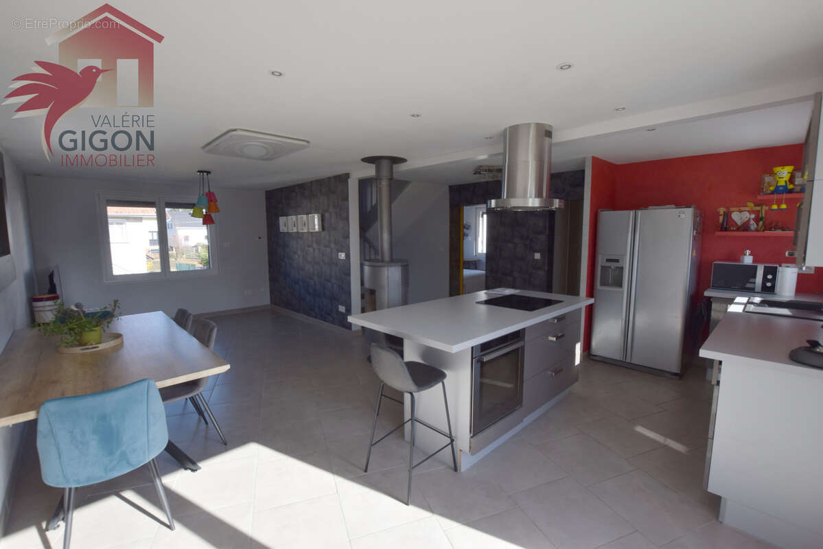 Maison à VIEUX-CHARMONT