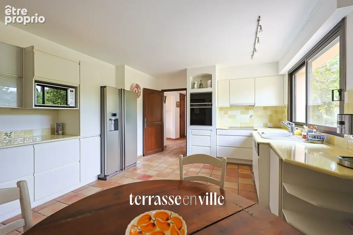 Sanary - plaine du roy - maison familiale t8 - 217m2 - grand sous-sol - garage - 1 700 000€ - photo 9