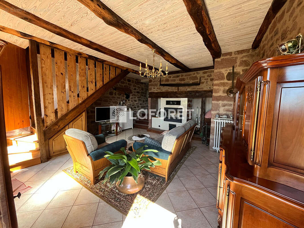 Maison à SAINT-CHRISTOPHE-VALLON