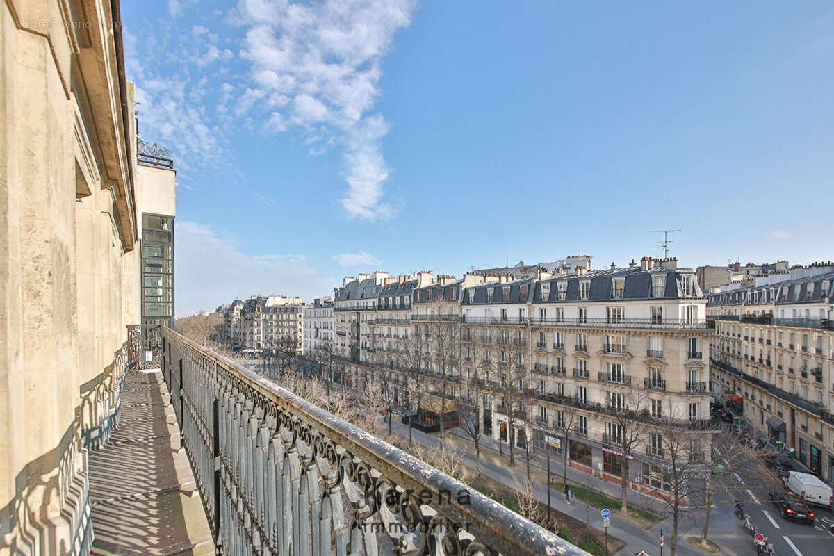 Appartement à PARIS-14E