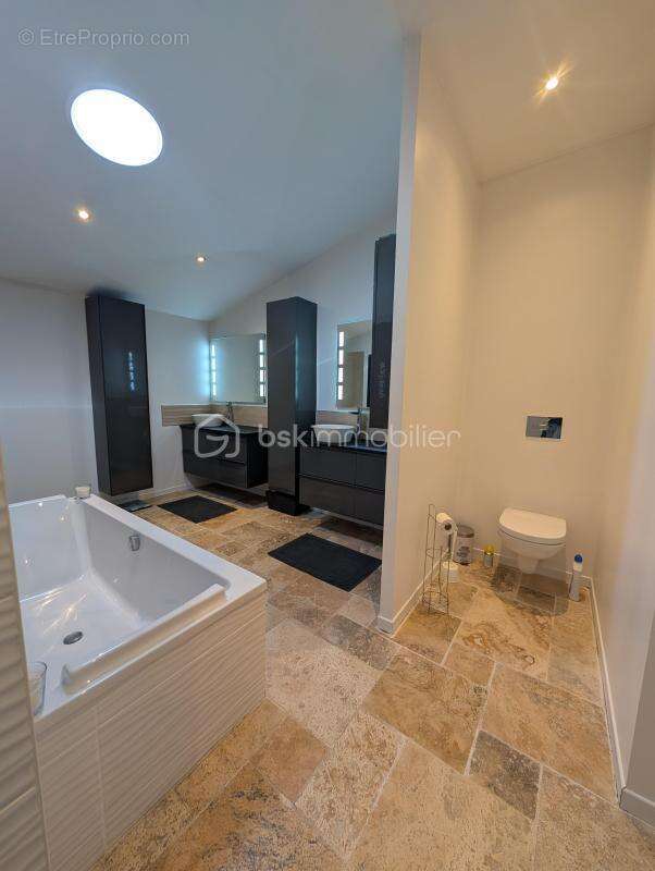 MAISON RENOVEE « ESPRIT LOFT » de 302m2 - 4 CH dont 1 suite parentale - photo 12