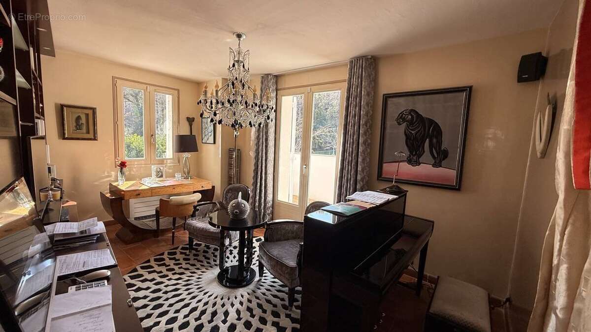 Maison à ROQUEFORT-LES-PINS