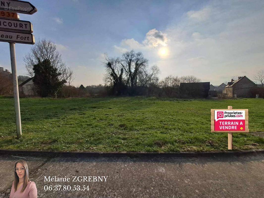 Terrain à COUCY-LE-CHATEAU-AUFFRIQUE