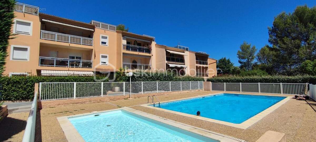 T3 2 terrasses piscine 700 m centre ville - photo 2