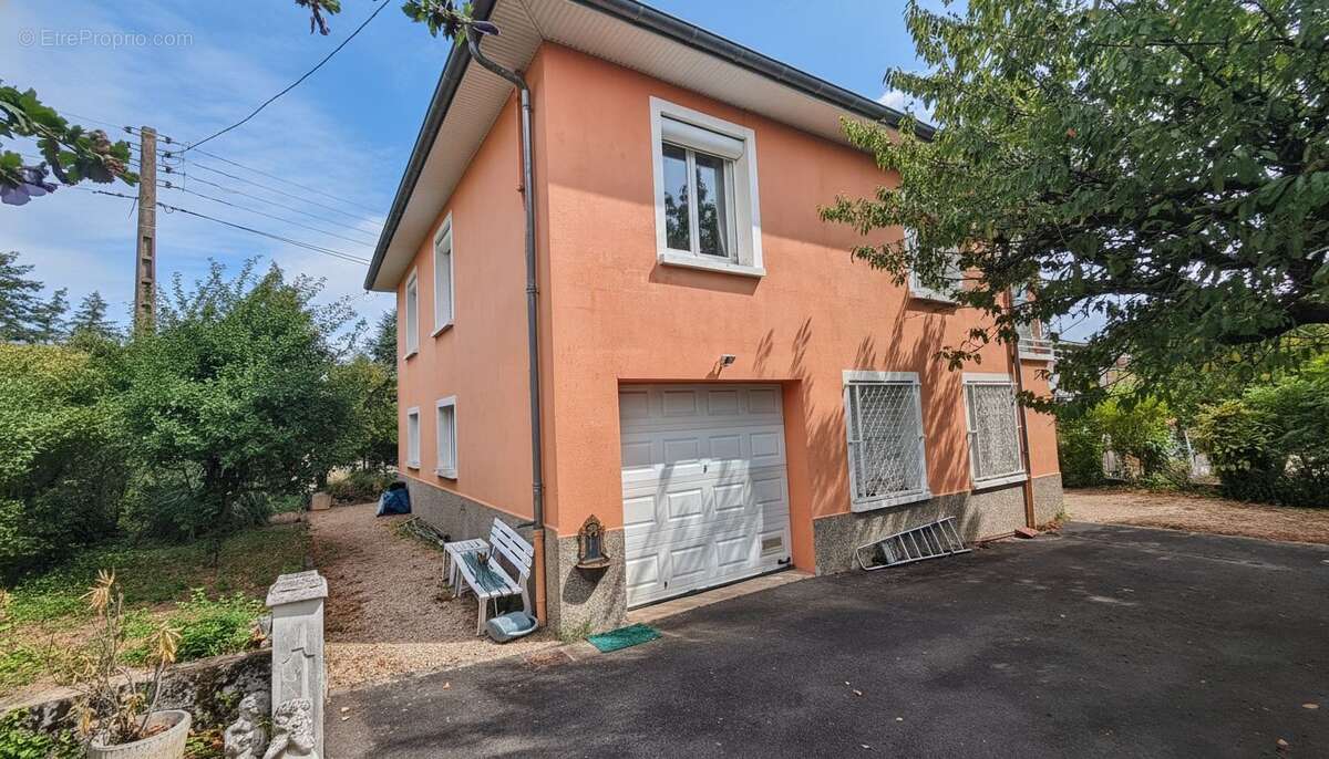 Maison familiale avec beau potentiel – 108 m² habitables – 4 à 5 chambres possibles – Garage – Terrain clos de 396 m² - photo 3