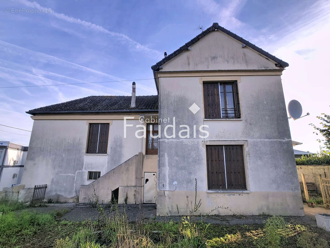 Maison à CERENCES