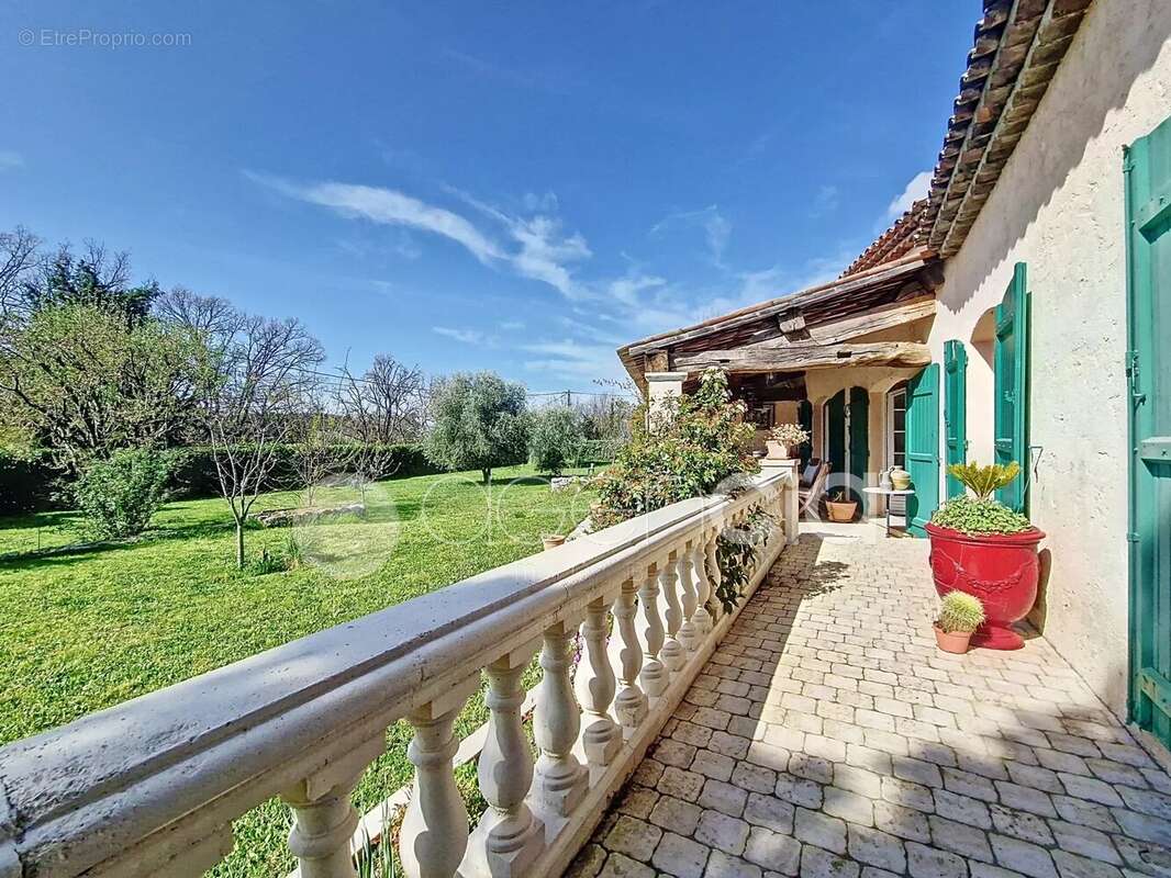 Maison à SAINT-CEZAIRE-SUR-SIAGNE