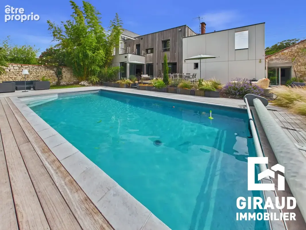 Maison 7 pièces 258 m² à vendre à Fontenay-Le-Comte (85200) - photo 2