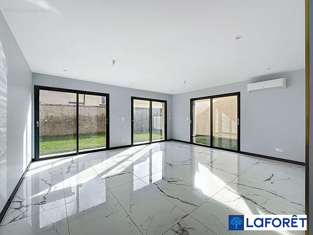 Maison à IS-SUR-TILLE