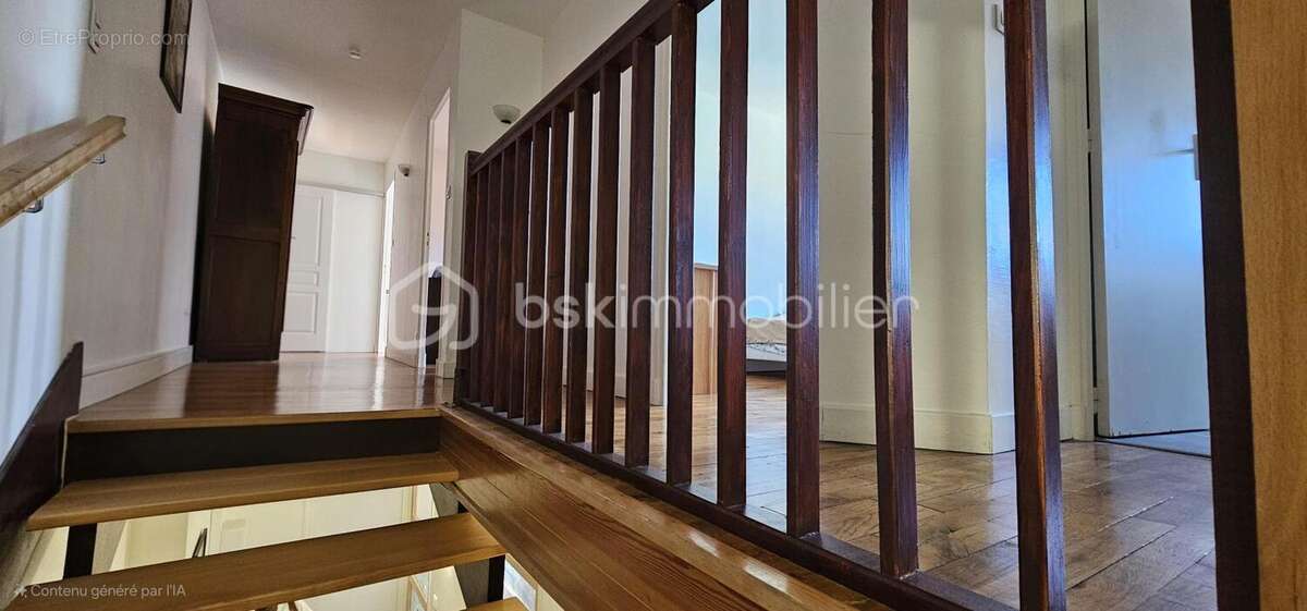 *** Maison de ville de 120 m² – 3 Chambres -  Centre historique de CUSSET avec garage*** - photo 9