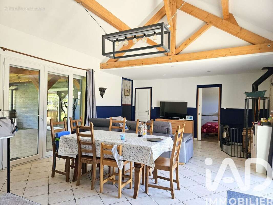 Maison 143 m² à Saint-Leger-Triey  - photo 2