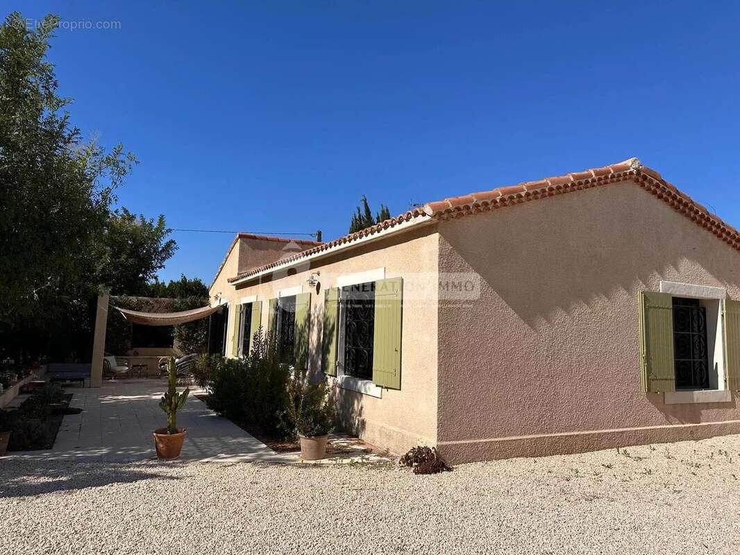 Maison à FONTVIEILLE