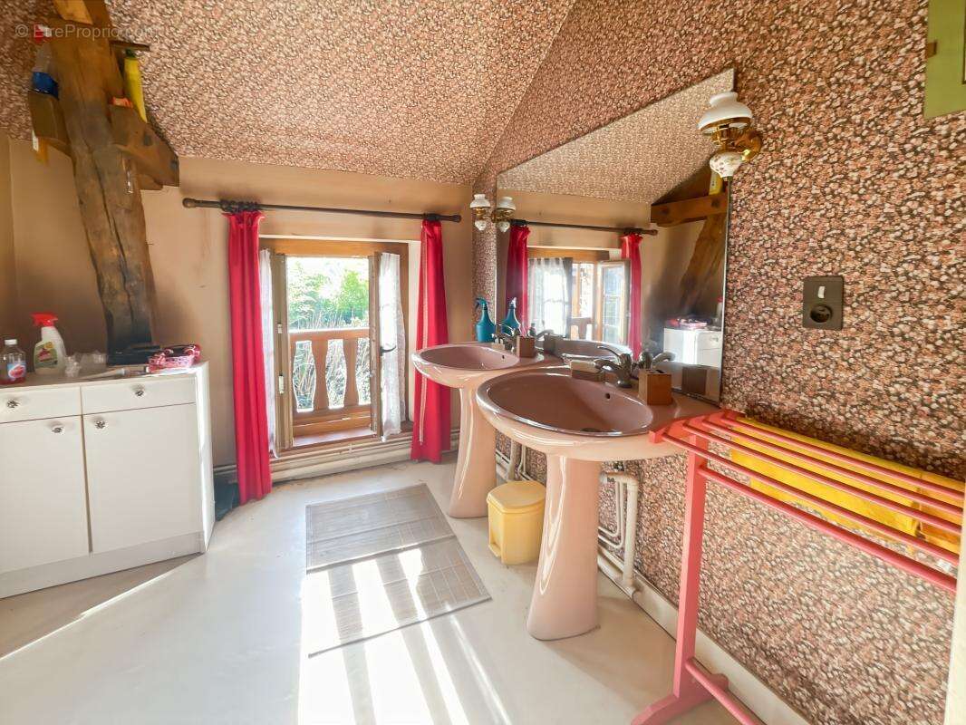 Maison à MANZAC-SUR-VERN