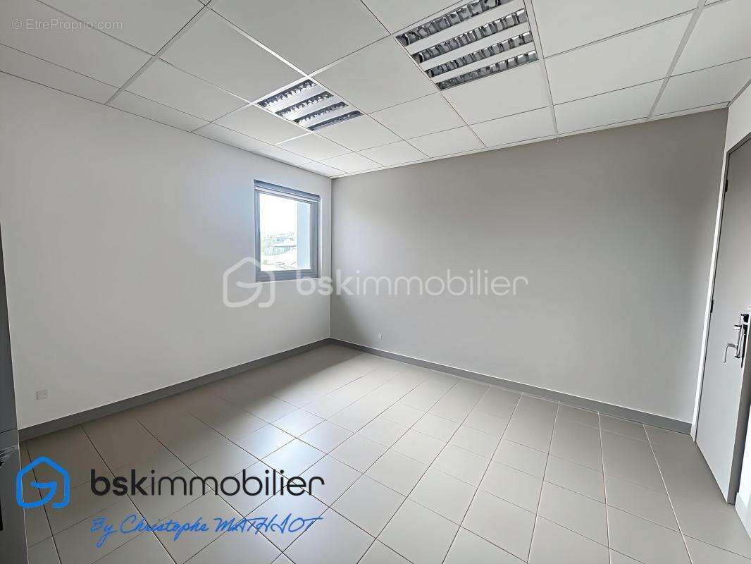 Bâtiment industriel de 1 700 m² sur terrain de 6 230 m² – Nombreuses possibilités d’exploitation ! - photo 26