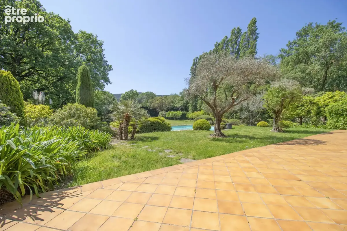 Hyères - La Moutonne : Propriété de caractère sur 1,6 hectare avec piscine - photo 4