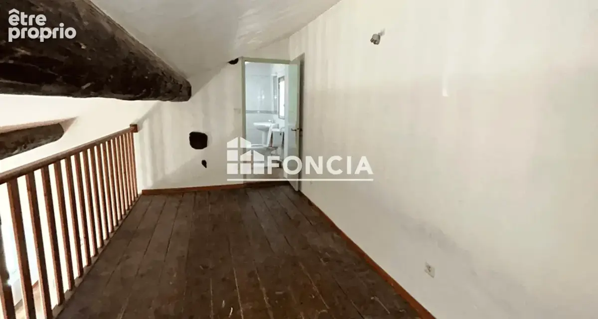 Appartement T2  en duplex 46 m2  plein coeur d'Uzès au dernier étage - photo 6