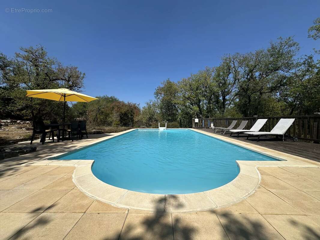 Secteur Causses du Quercy: charmante maison en pierre avec piscine et 2 granges - photo 2