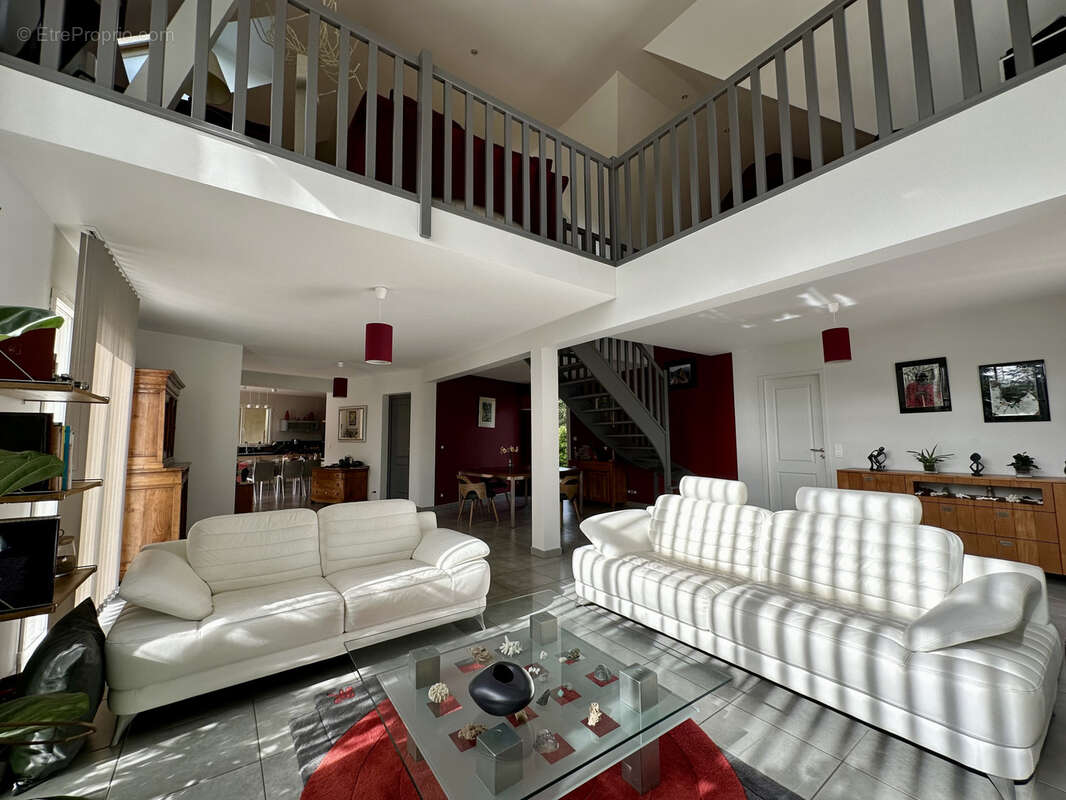 Maison à SAINT-SAUVEUR-SUR-ECOLE