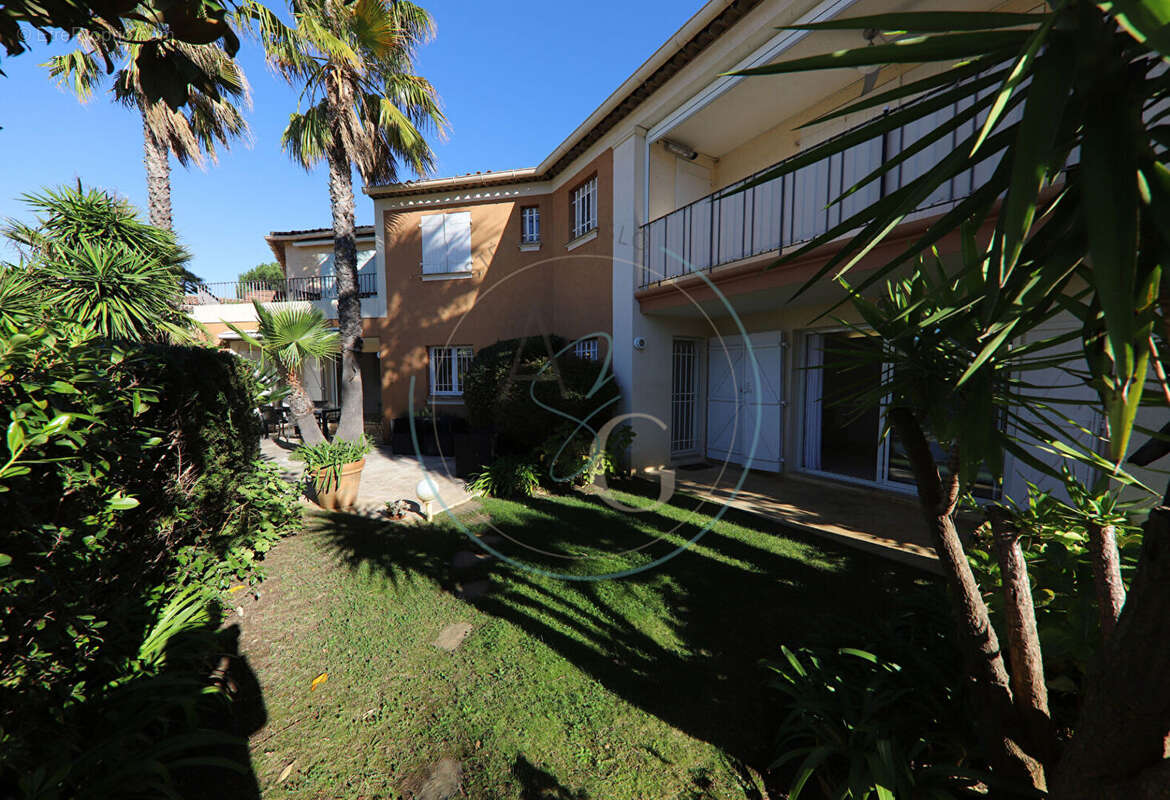 Appartement à COGOLIN