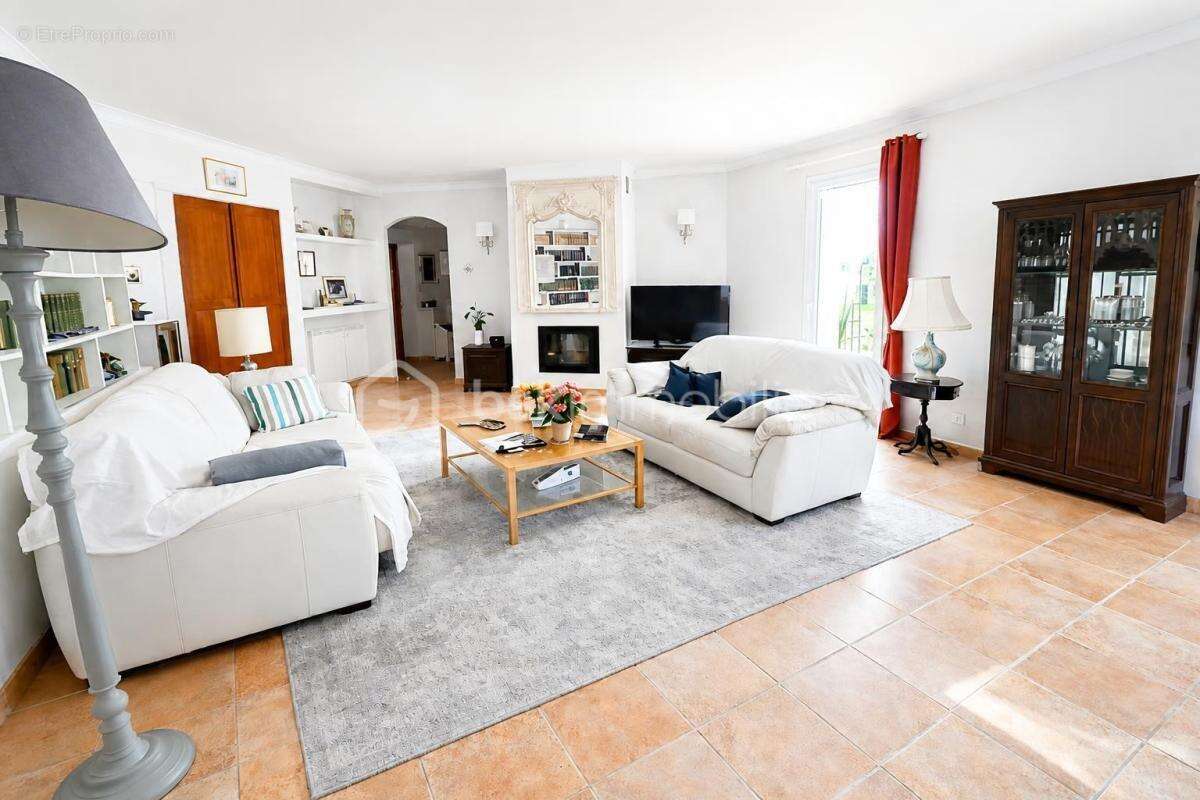 Maison à FLASSANS-SUR-ISSOLE