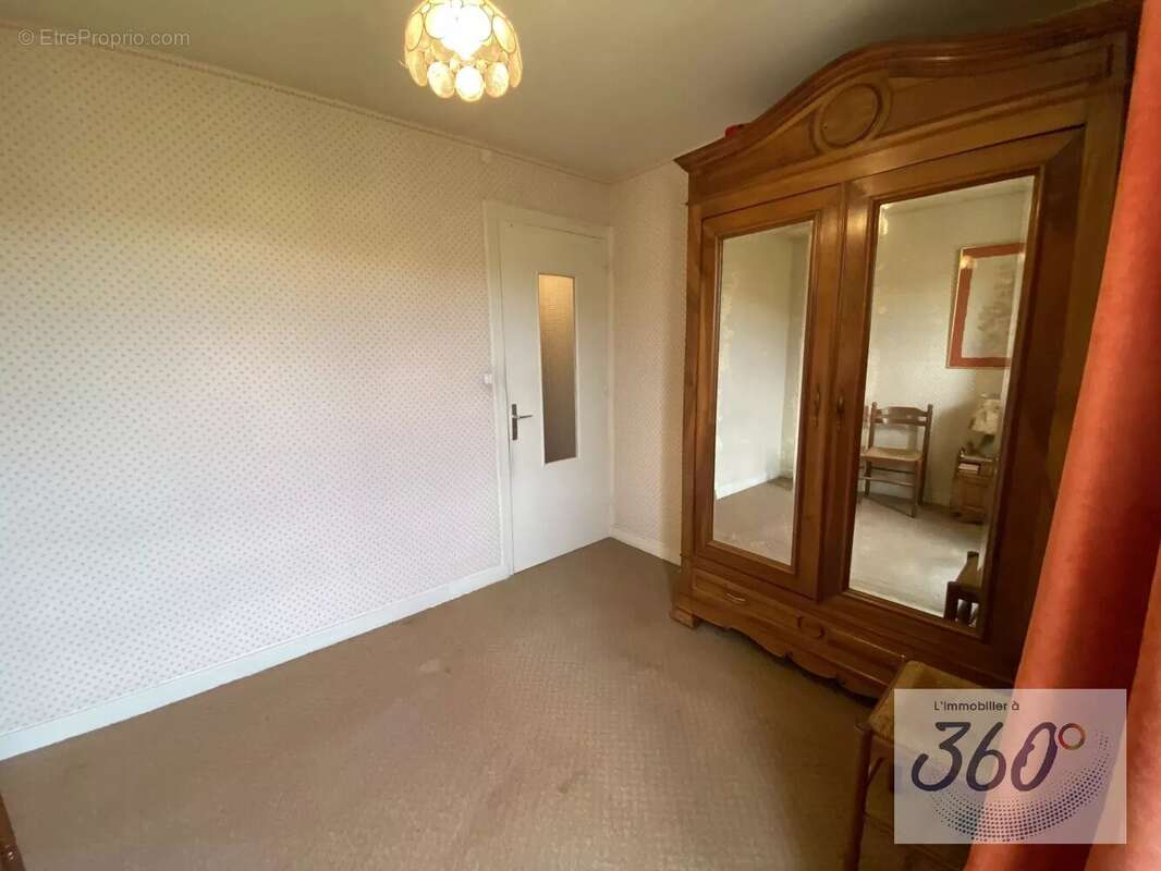 Maison à SAINT-LEGER-SOUS-LA-BUSSIERE