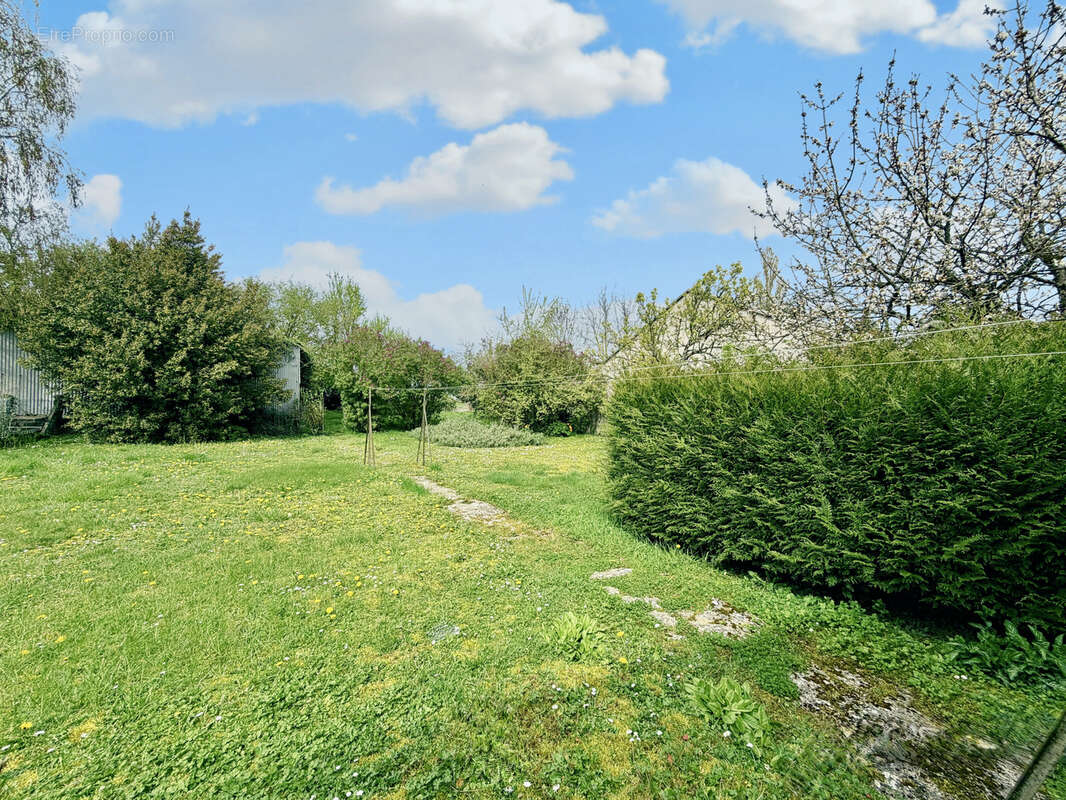 Maison à LOUAN-VILLEGRUIS-FONTAINE