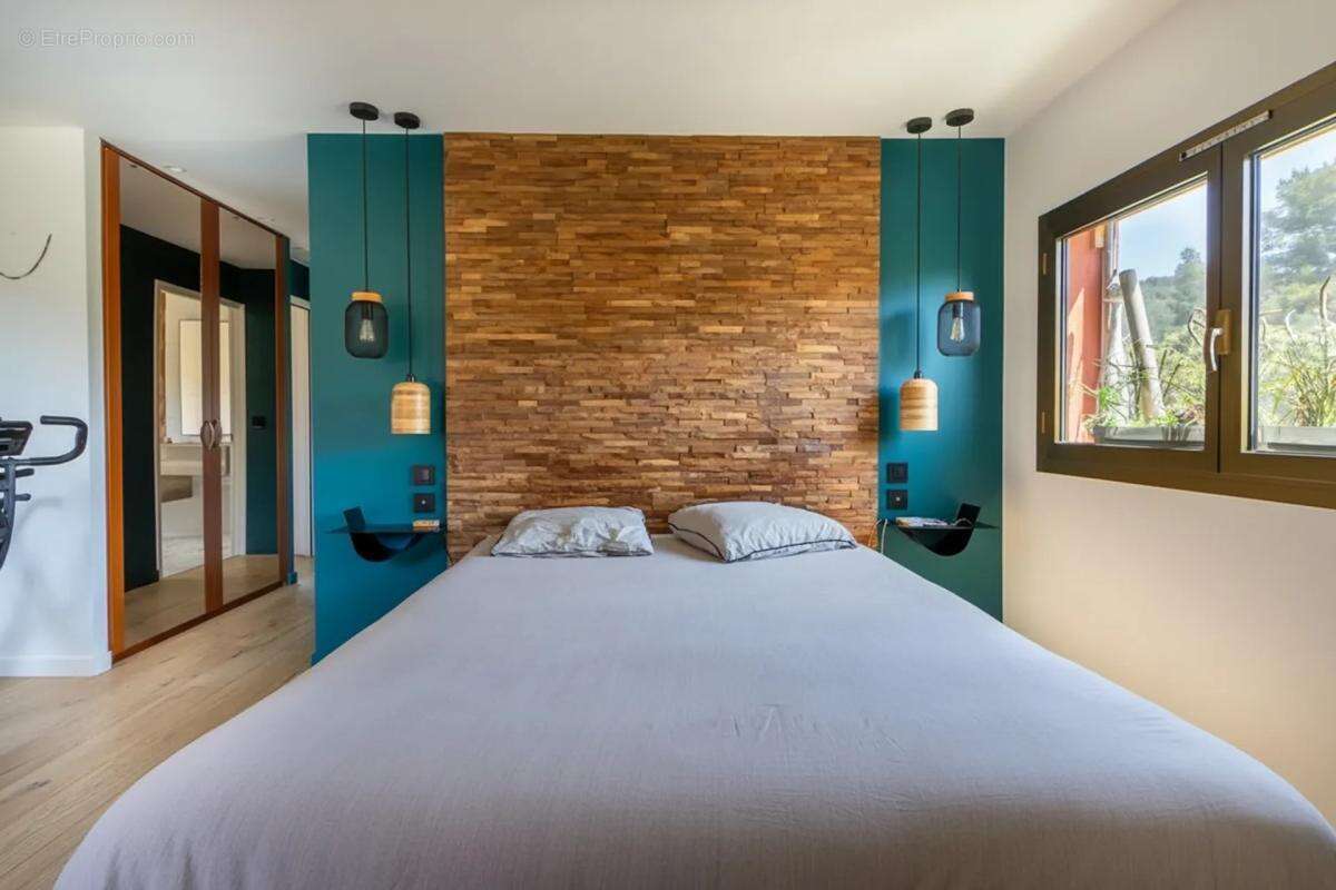 Maison de 8 pièces de 235 m² à Sanary-sur-Mer - photo 9
