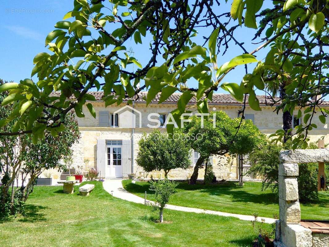 Maison 364 m² à Sainte-Colombe  - photo 2