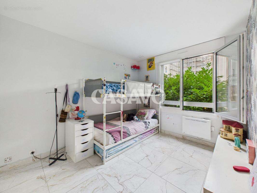 Appartement à COURBEVOIE