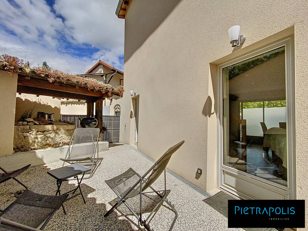 Appartement à GENAY