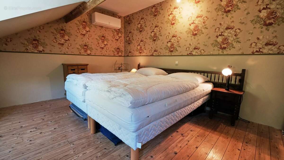Charmante fermette avec vue imprenable à vendre près de Villapourçon - photo 11