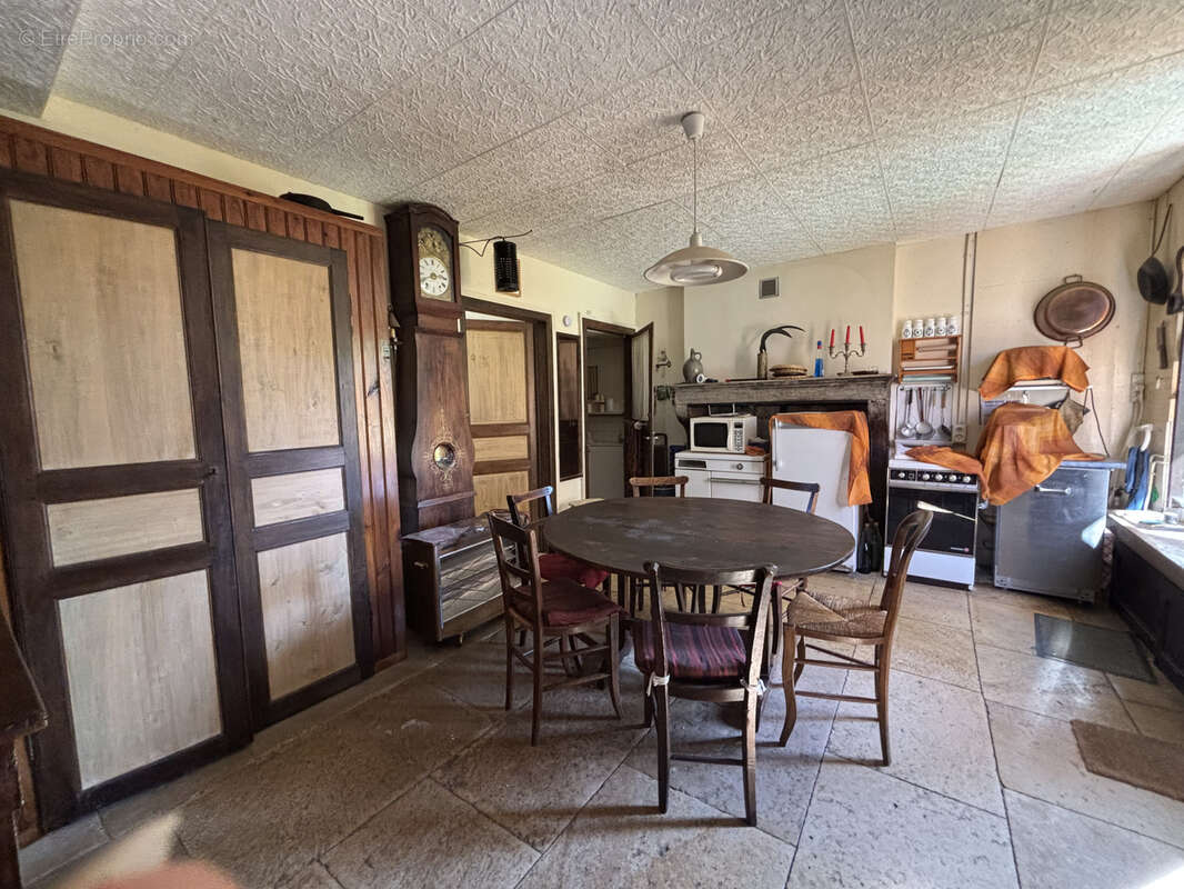 Maison à MONTLIOT-ET-COURCELLES