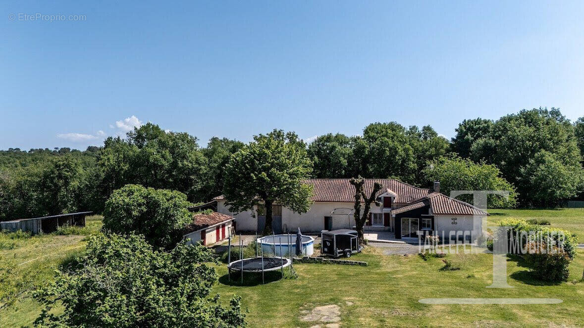 Maison à COULOUNIEIX-CHAMIERS