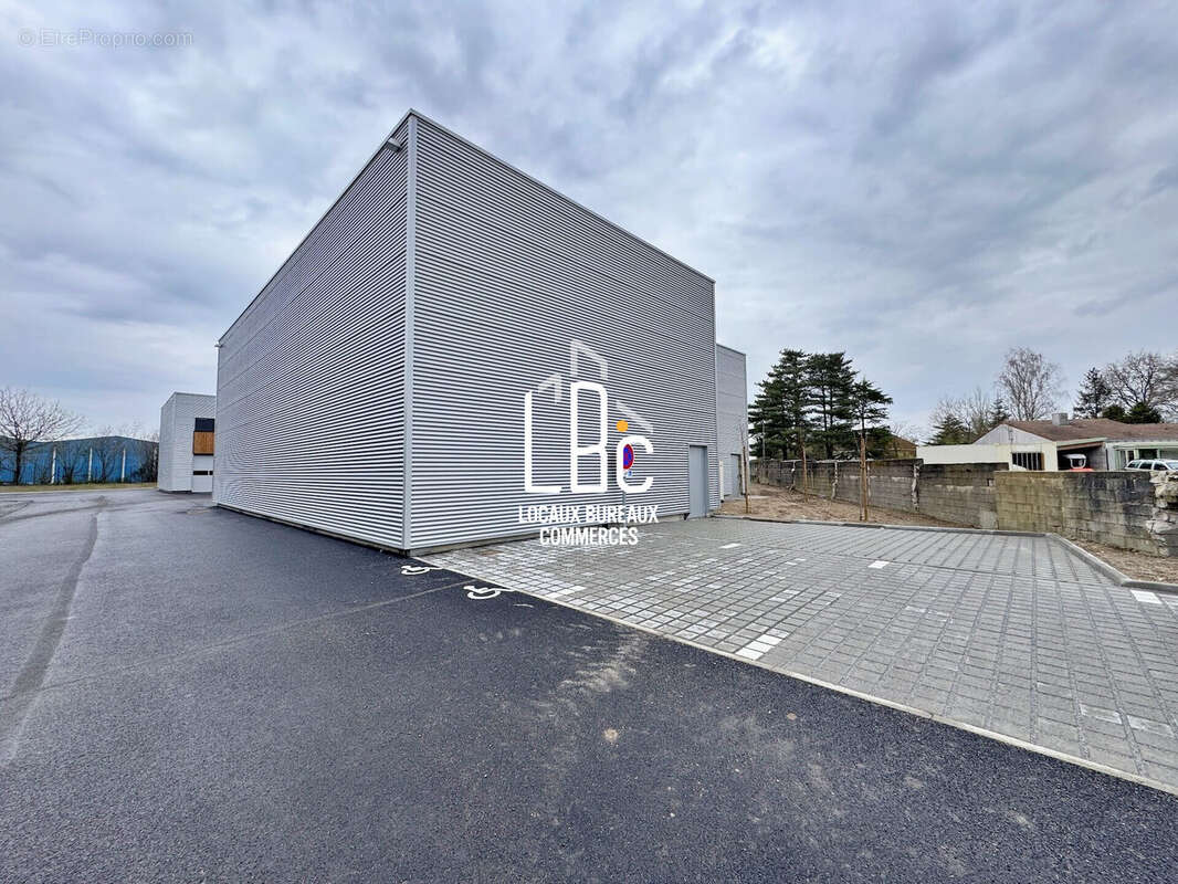 Commerce à BASSE-GOULAINE