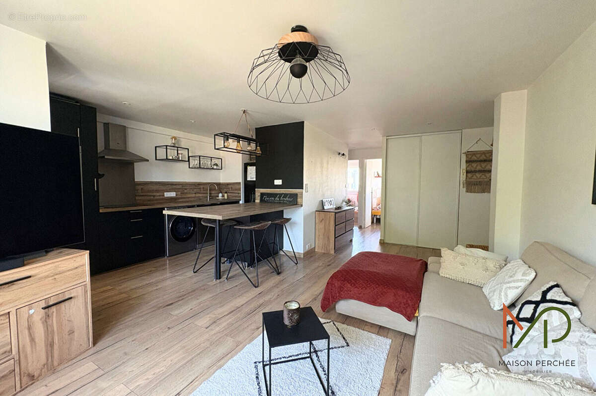 Draguignan, appartement T3 rénové avec balcon, cave. - photo 3