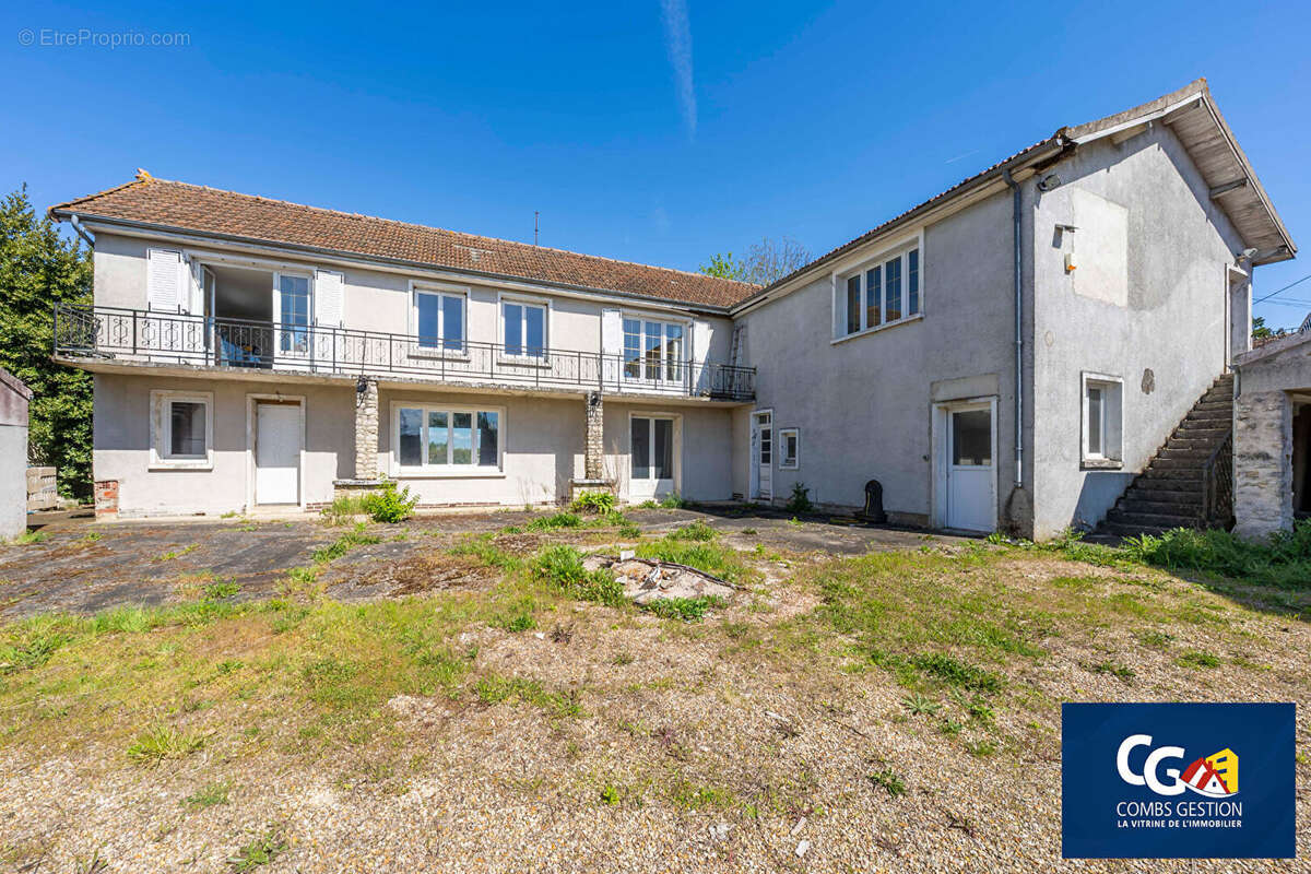 Ensemble immobilier avec dépendances Vue dégagée sur les champs - photo 9