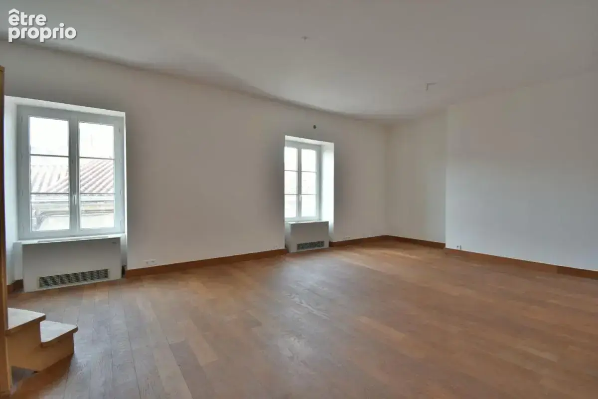 Appartement 315 m² à Cholet  - photo 2
