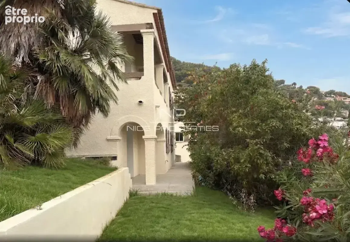 ROQUEBRUNE-CAP-MARTIN : Villa rénovée 4 chambres avec piscine et vue mer - photo 5