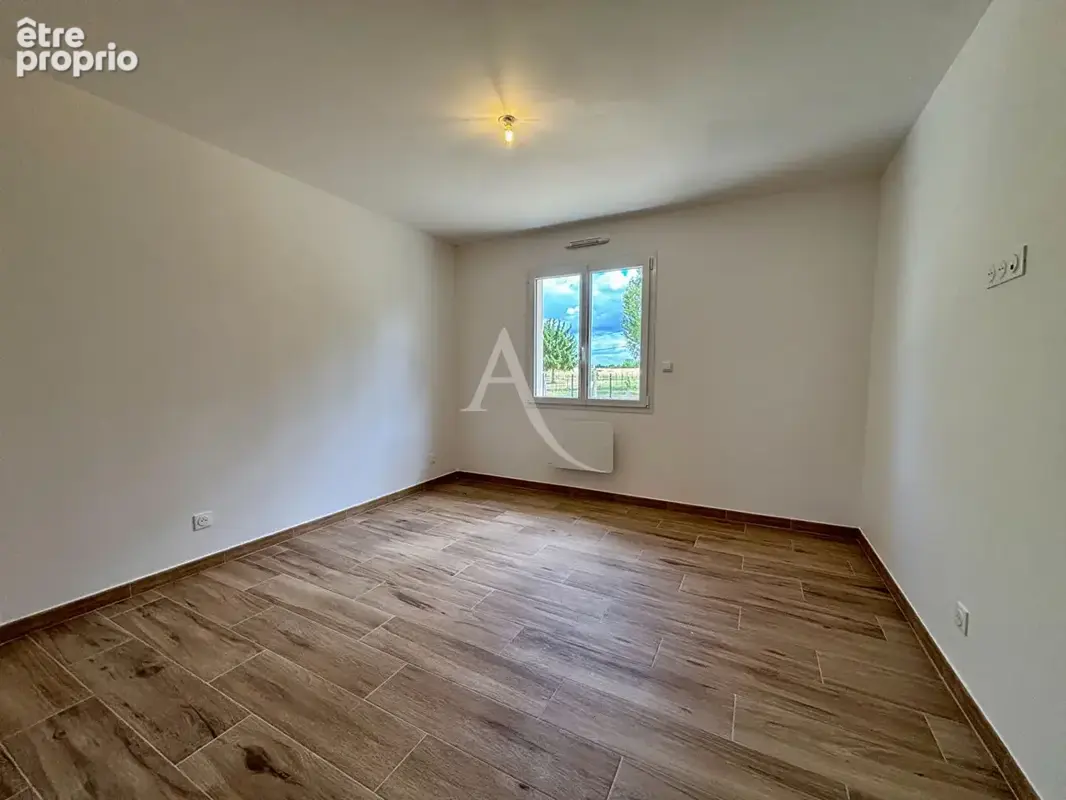 Maison récente de plain pied - photo 6